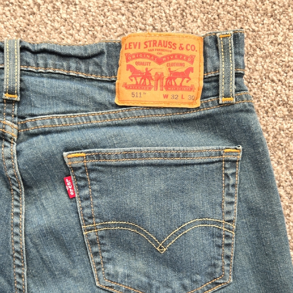 Levi's Classic Blue Jeans with Leather Patch
